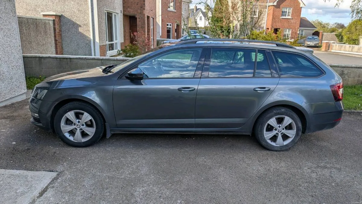 191 Skoda Octavia C AMB Combi 1.6tdi - Image 3