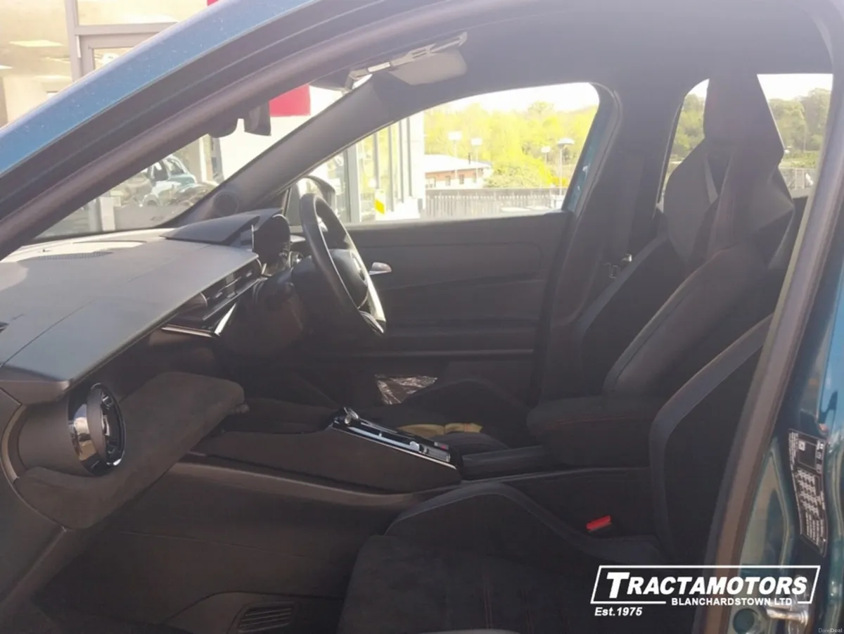 Alfa Romeo Junior LAUNCH EDITION 54KW 156HP BEV - Image 4