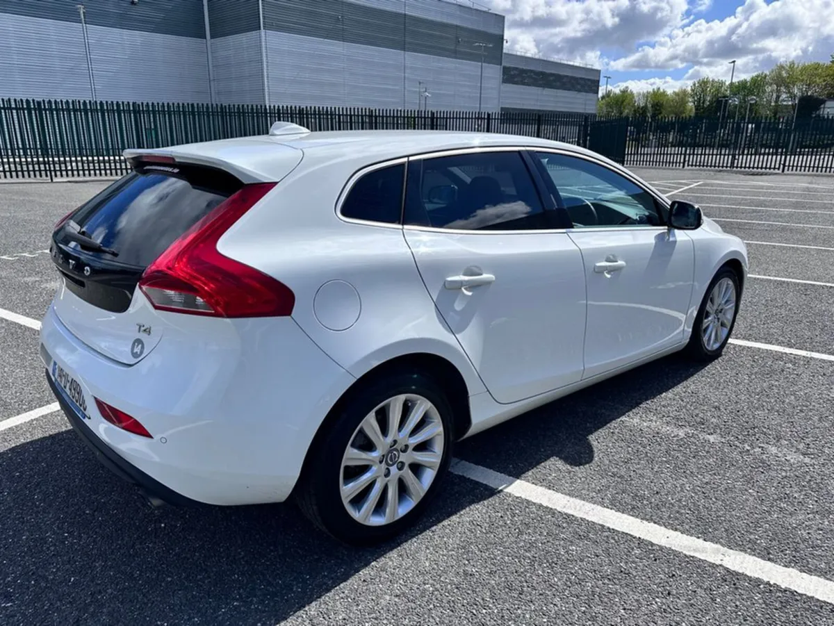 Volvo V40 1.6 PETROL, AUTOMATIC, NATIONWIDE WARRAN - Image 3