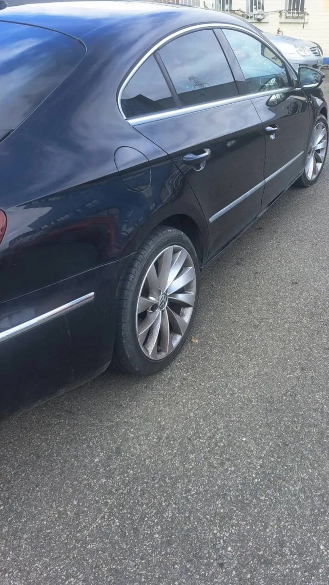 Volkswagen Passat CC - Image 2