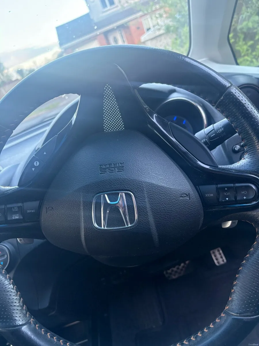 Honda fit Rs  sport 1.5 hybrid automatic. - Image 4