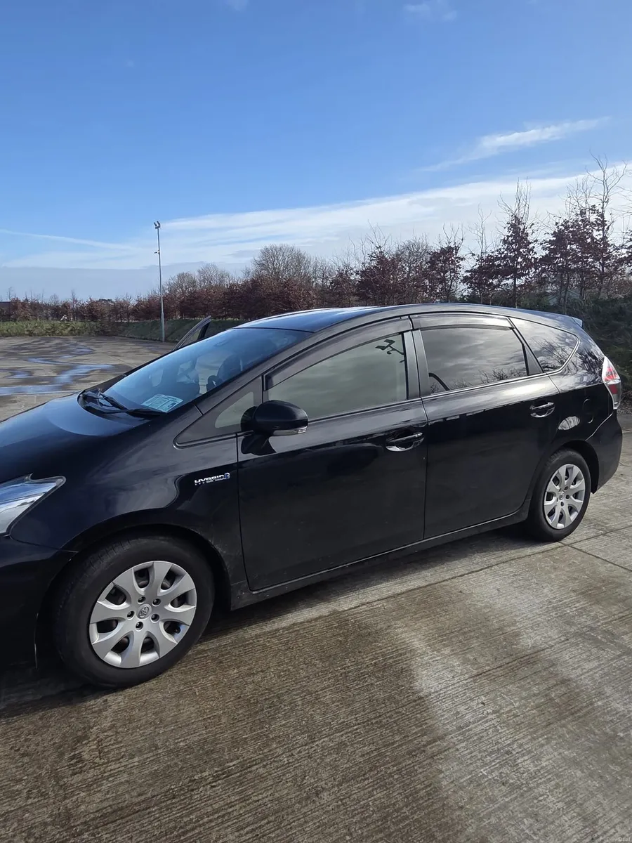 Car(Toyota Prius) - Image 3