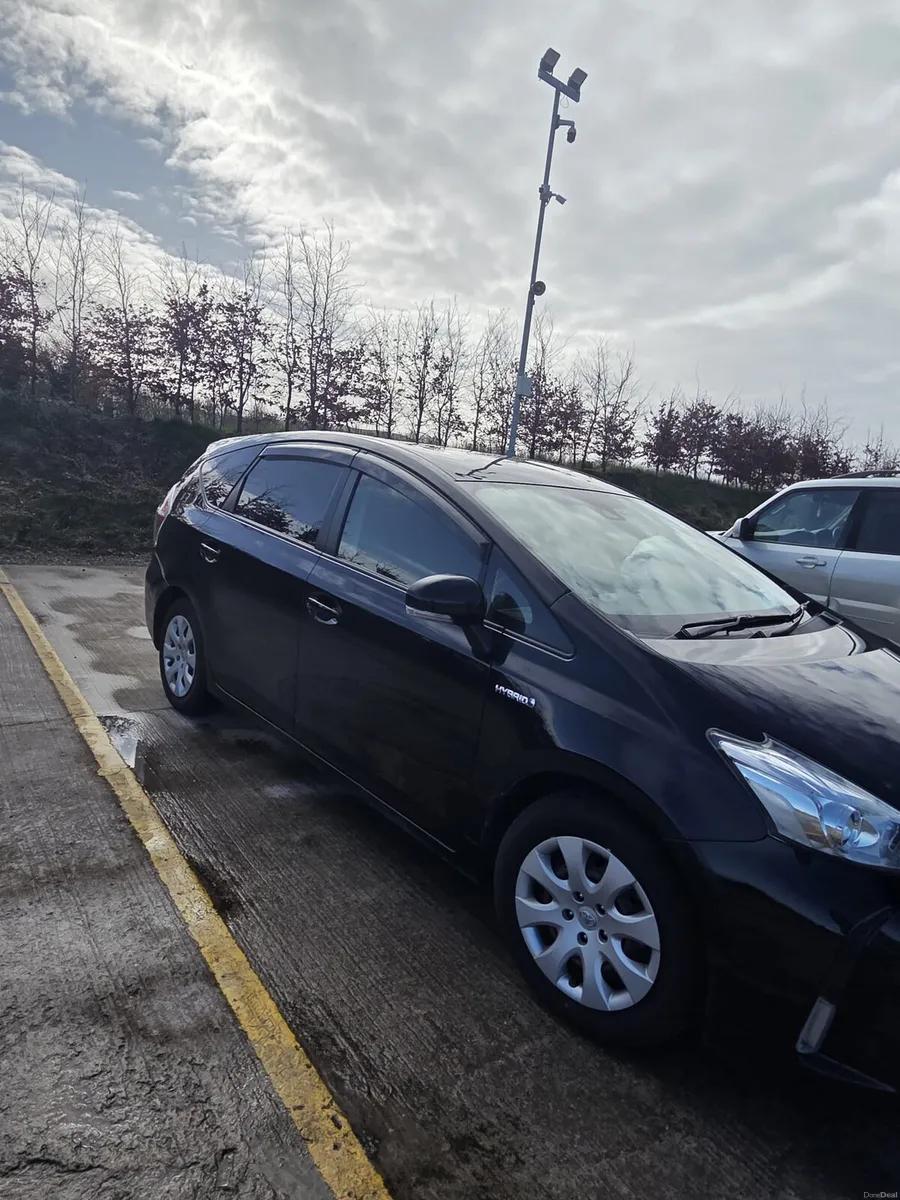 Car(Toyota Prius) - Image 4