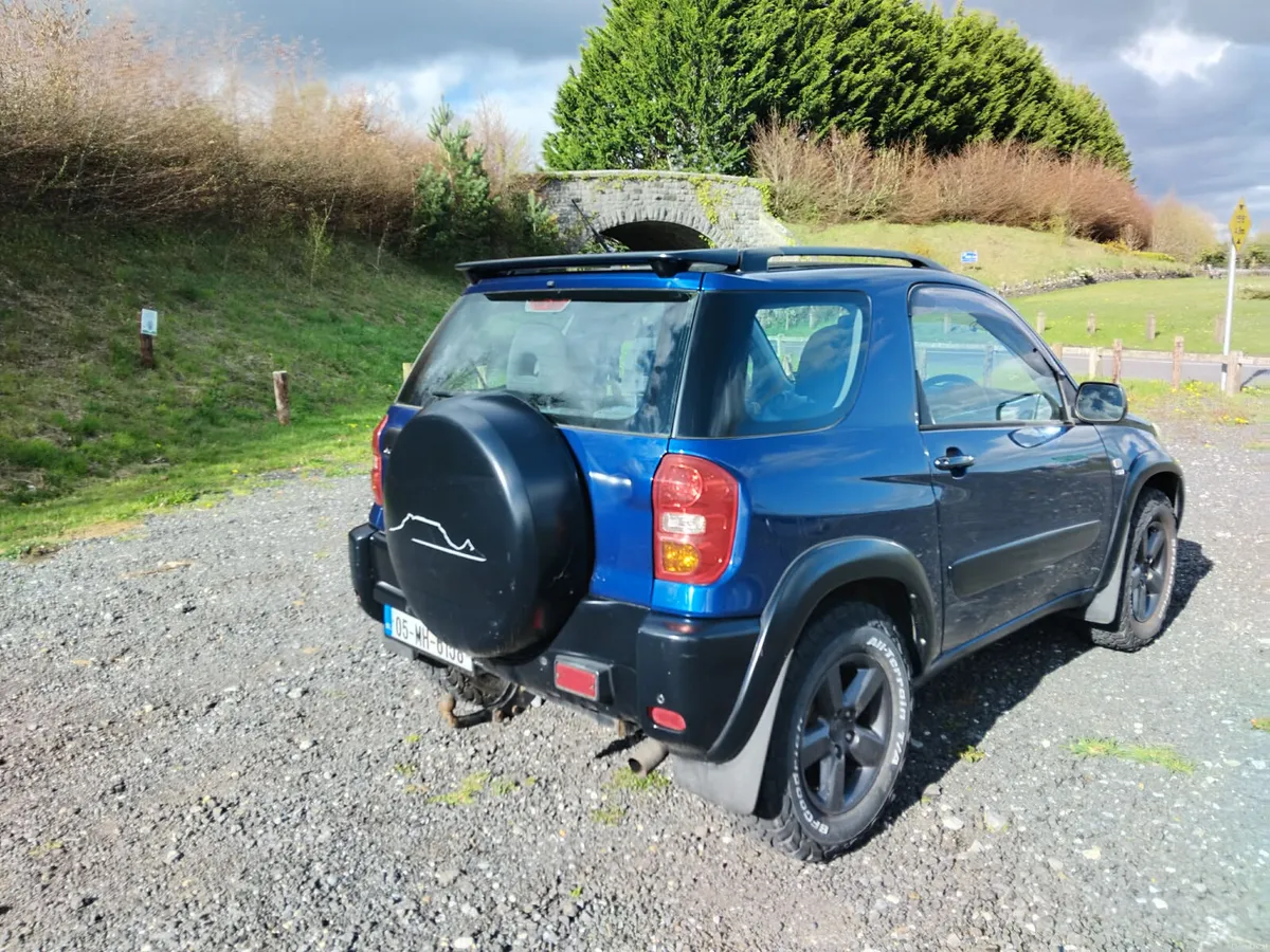 Toyota RAV4 2005 - Image 2