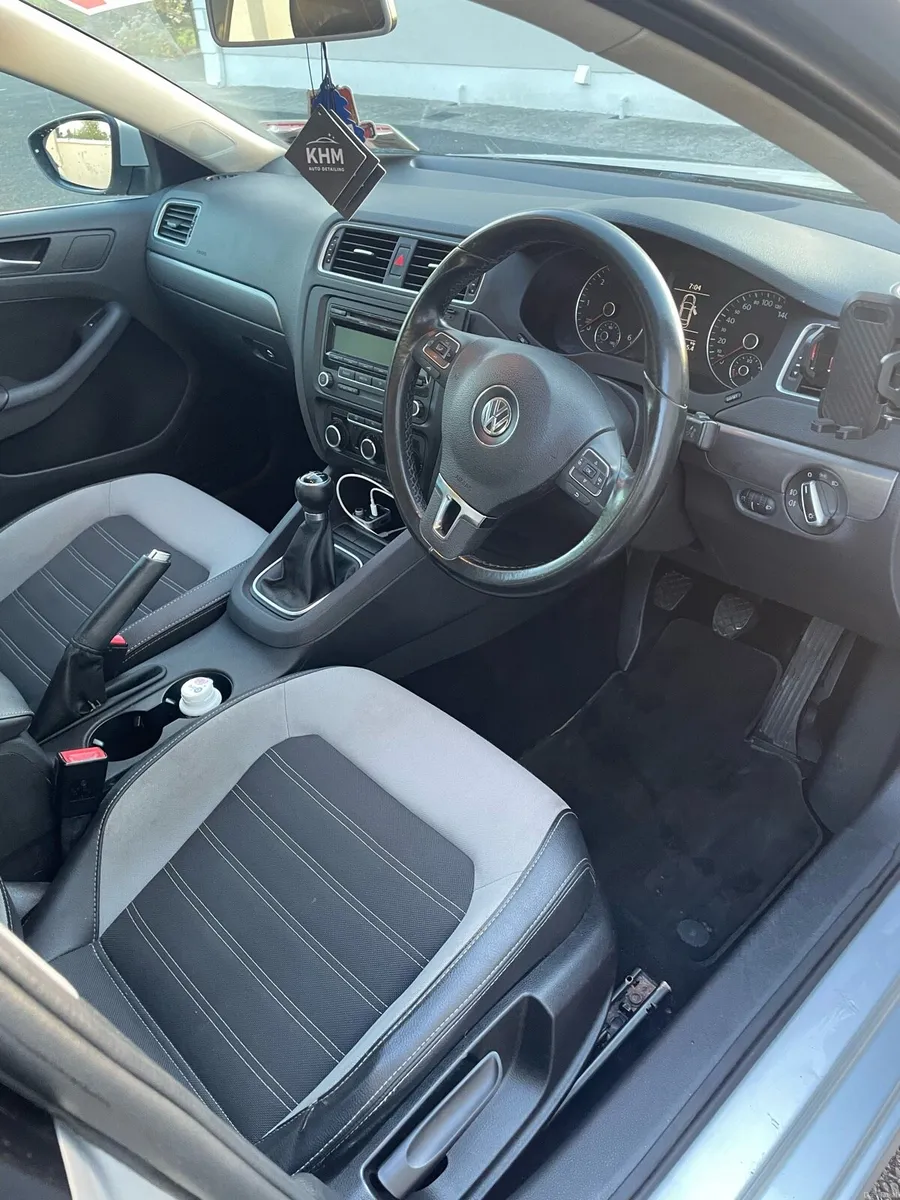 Volkswagan jetta 2011 - Image 2