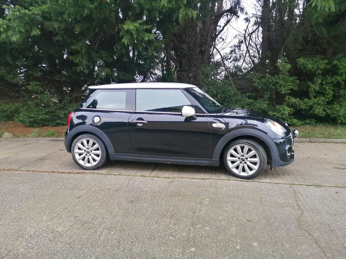 142 Mini Cooper Sport 2.0 D (Very Low Mileage) - Image 3