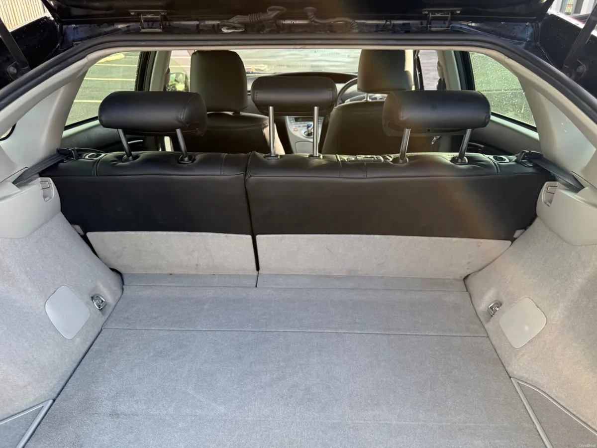 Toyota Prius 2015 - Image 2