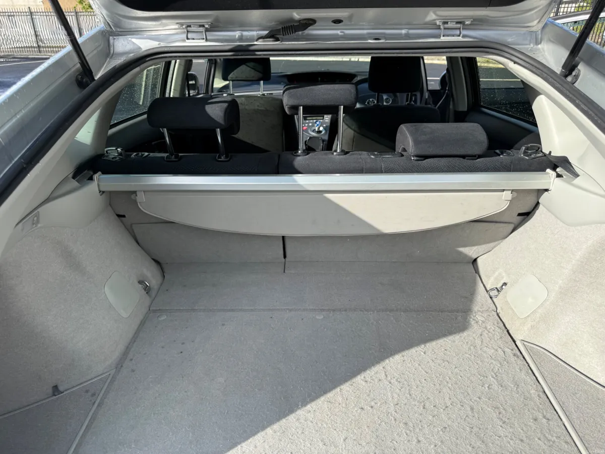 Toyota Prius 2016 - Image 2