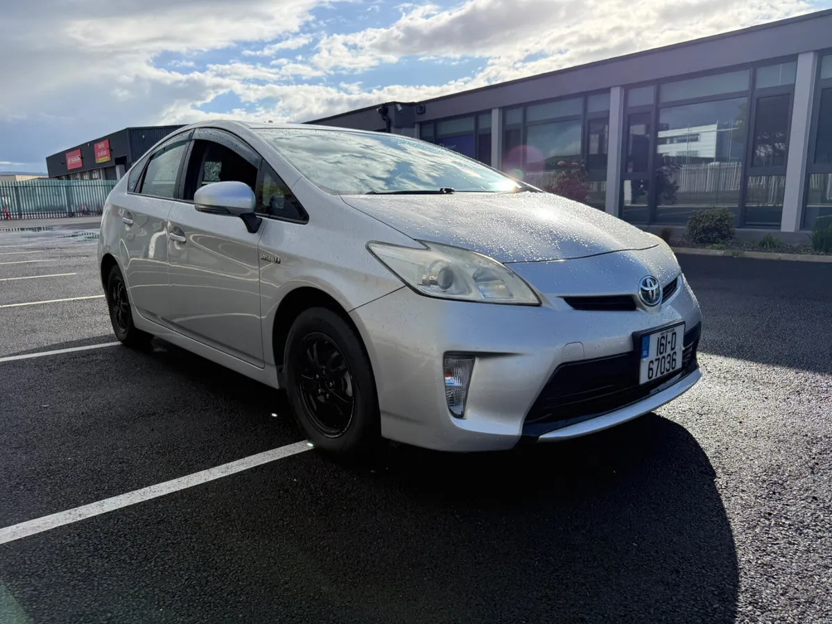 Toyota Prius 2016 - Image 1