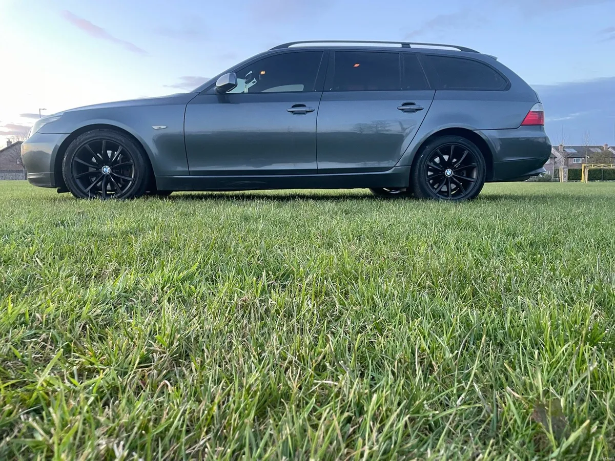 BMW 520 E61 Automatic - Image 1