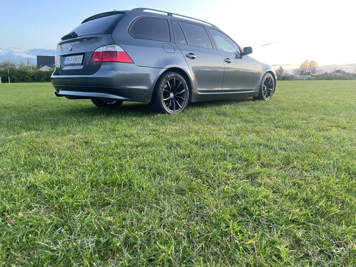 BMW 520 E61 Automatic - Image 2