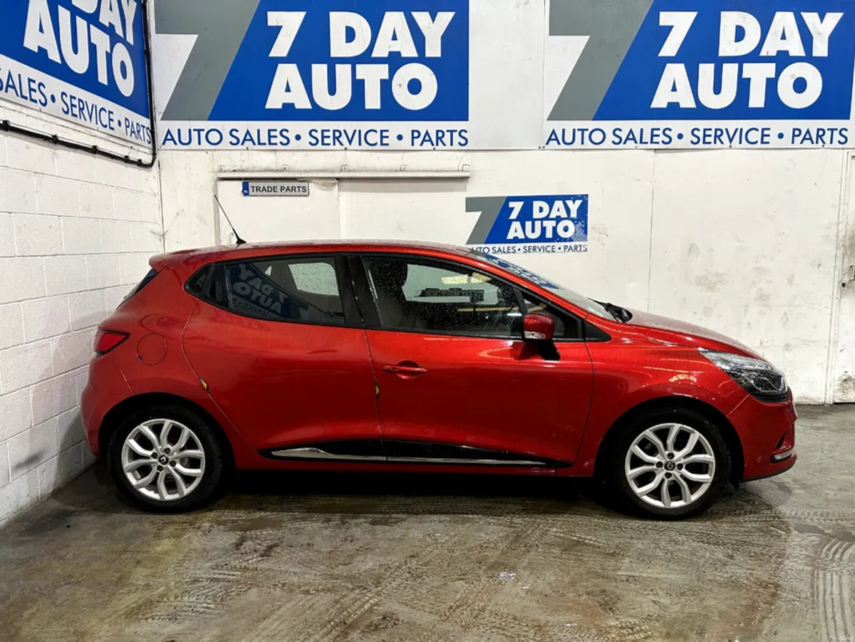 Renault Clio IV DYNAMIQUE NAV 1.2 PETR 4DR - Image 3