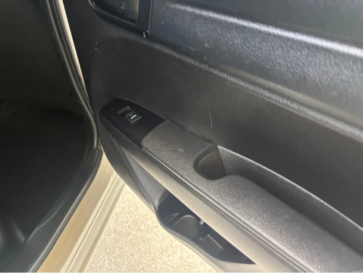 Toyota Corolla FIELDER Self Charging Hybrid - Image 3