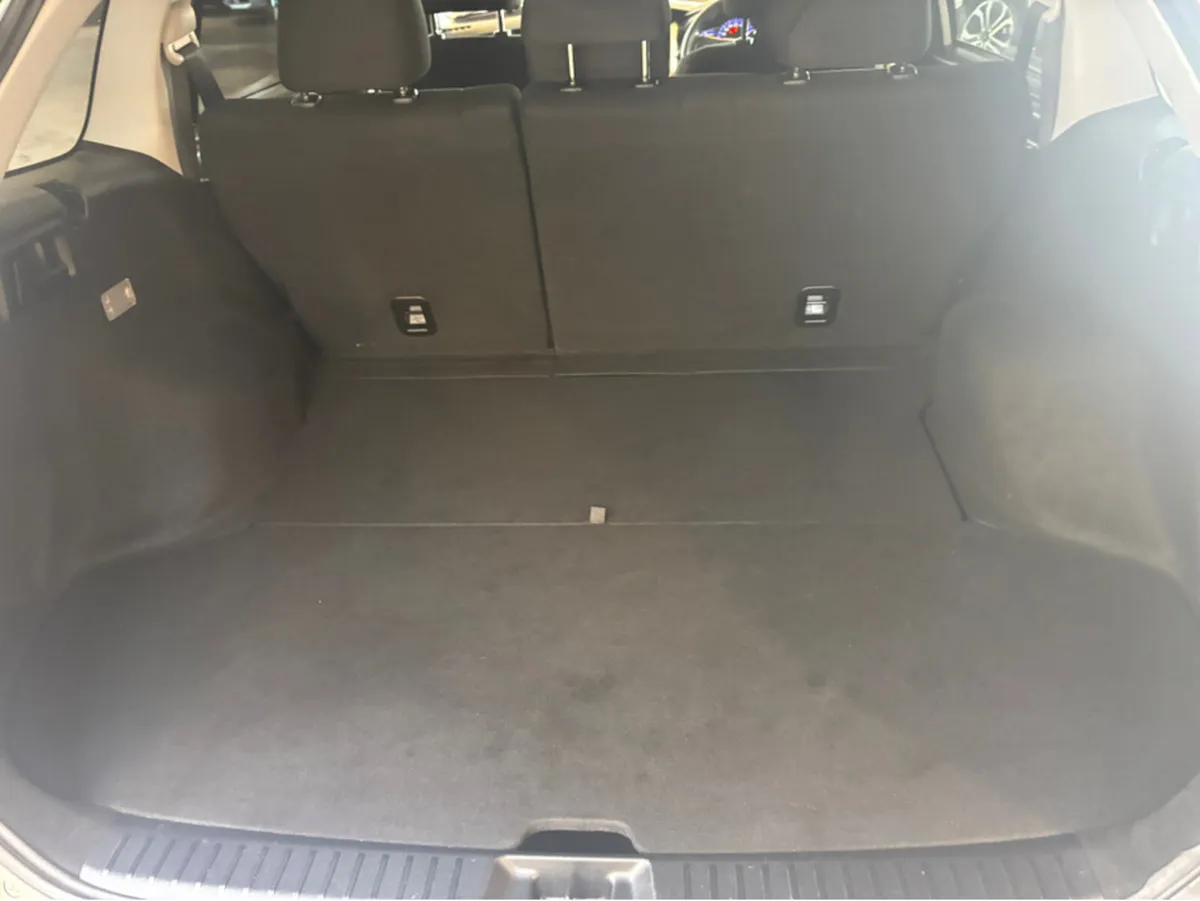 Toyota Corolla FIELDER Self Charging Hybrid - Image 4