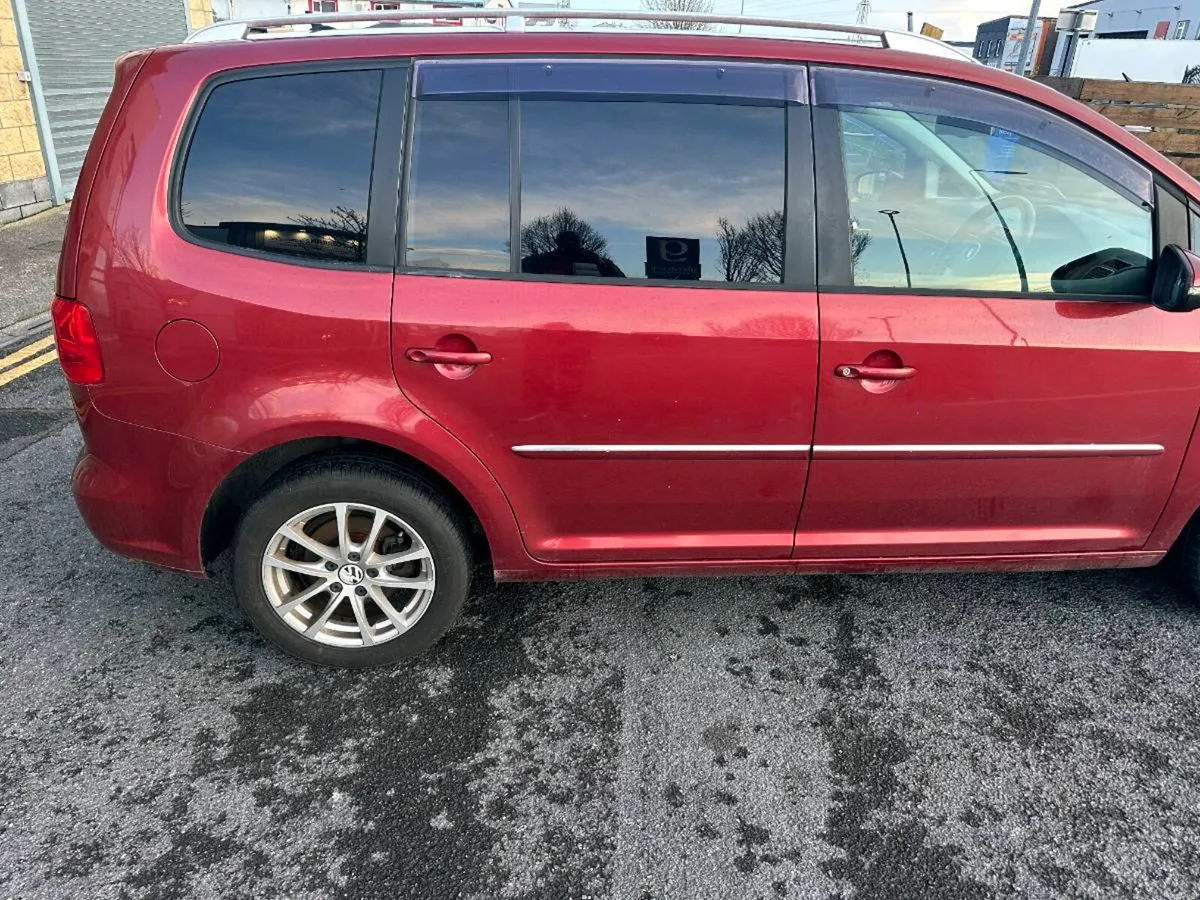 Automatic 2011 VW Touran 1.4TSi - Image 4