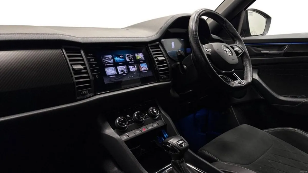 2.0 TDI SportLine SUV 5dr Diesel DSG 4WD Euro 6 (s - Image 4