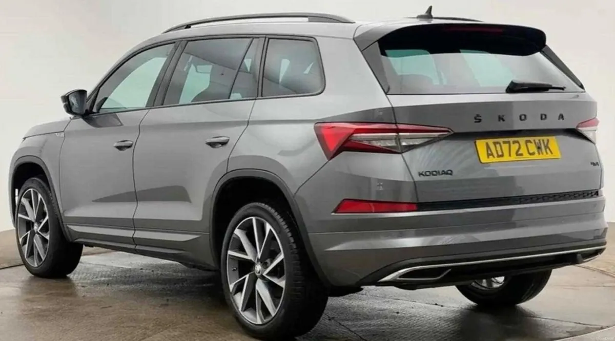 2.0 TDI SportLine SUV 5dr Diesel DSG 4WD Euro 6 (s - Image 3