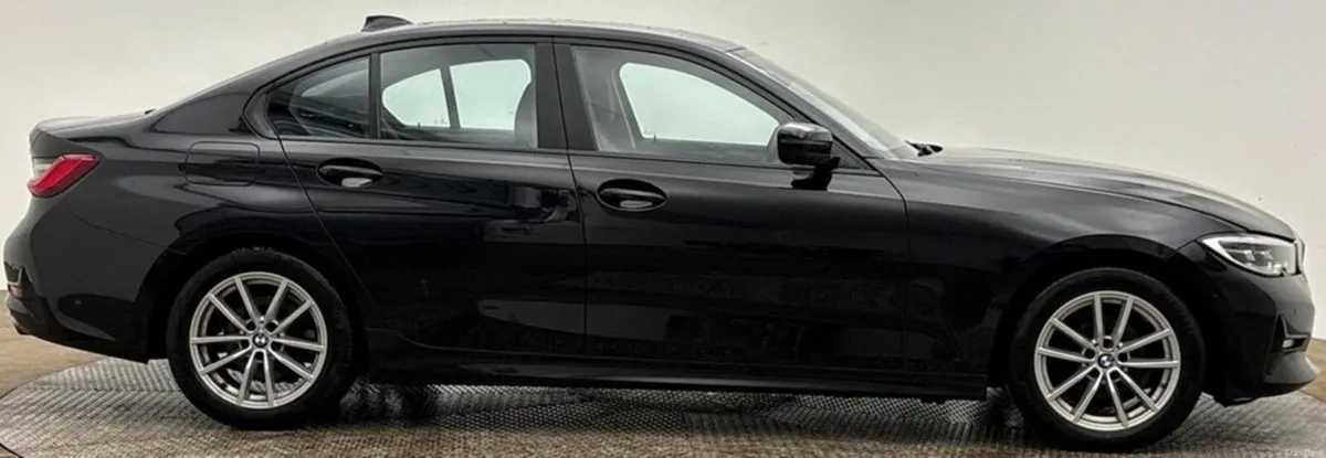 2.0 318d MHT SE Pro Saloon 4dr Diesel Hybrid Auto - Image 2