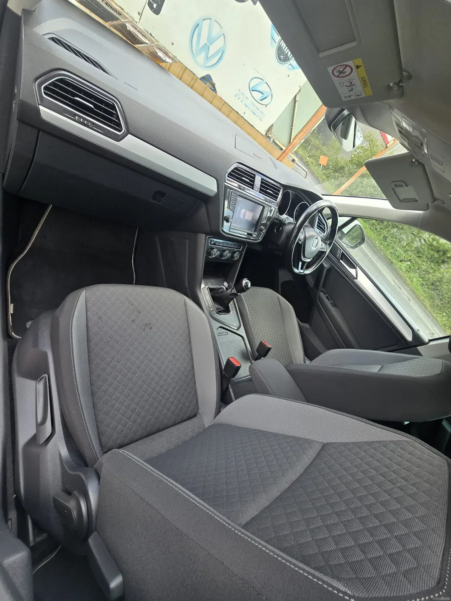 172 VW Tiguan 2.0TDI COMFORTLINE Low Miles - Image 4