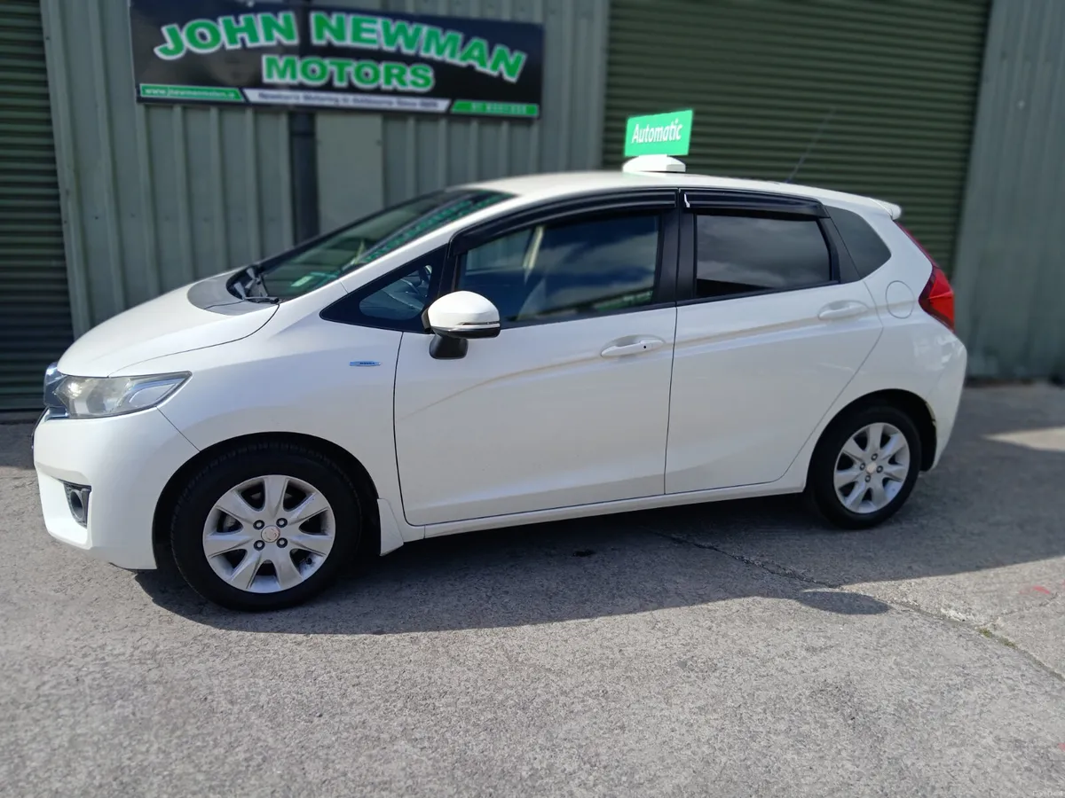 Honda Fit hybrid  2016  automatic low mileage - Image 2