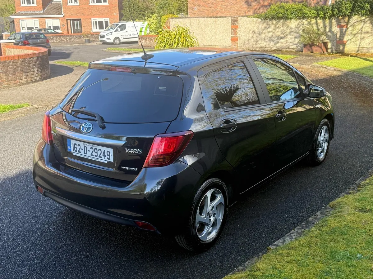 162 Toyota Yaris Hybrid 124kms NEW NCT 04/28 - Image 4
