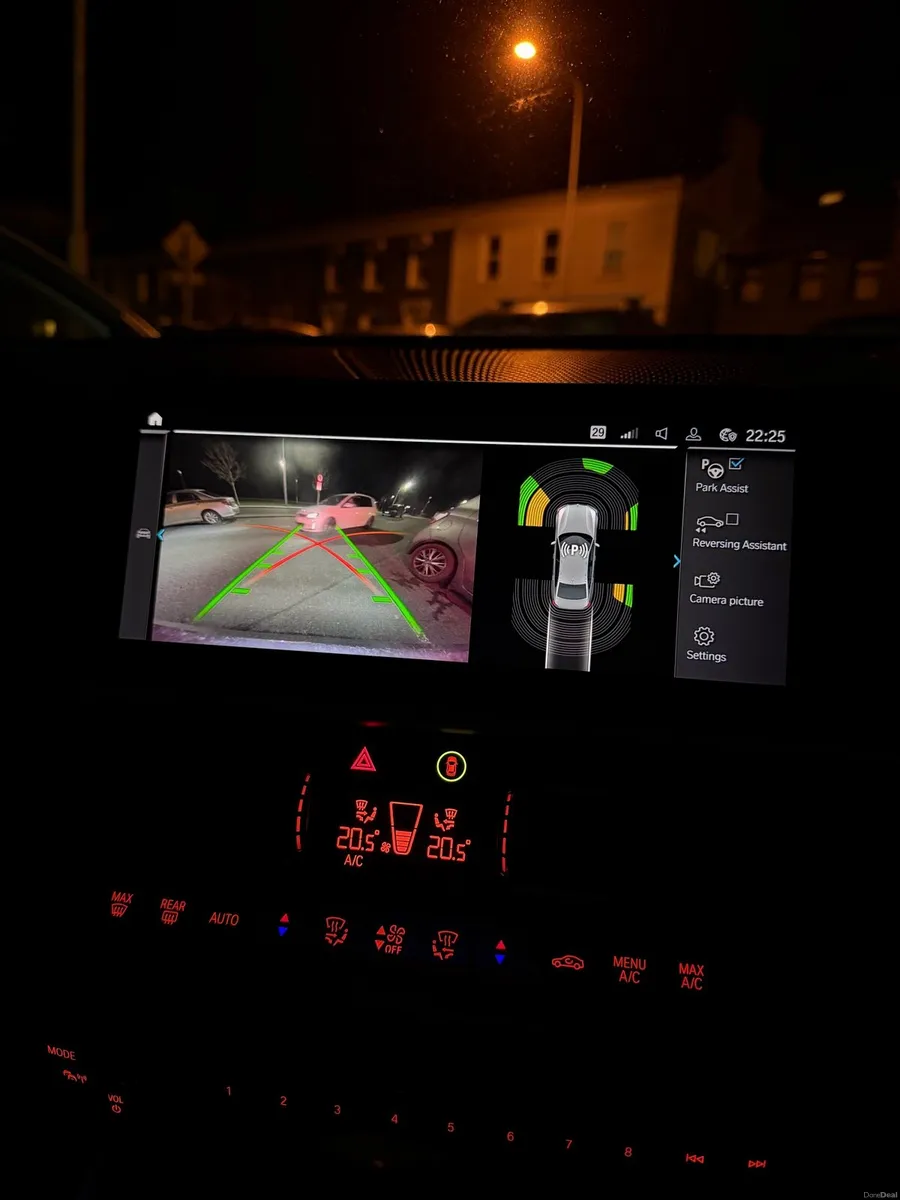 BMW 330e, Auto 20” M Sport Alloys - Image 2