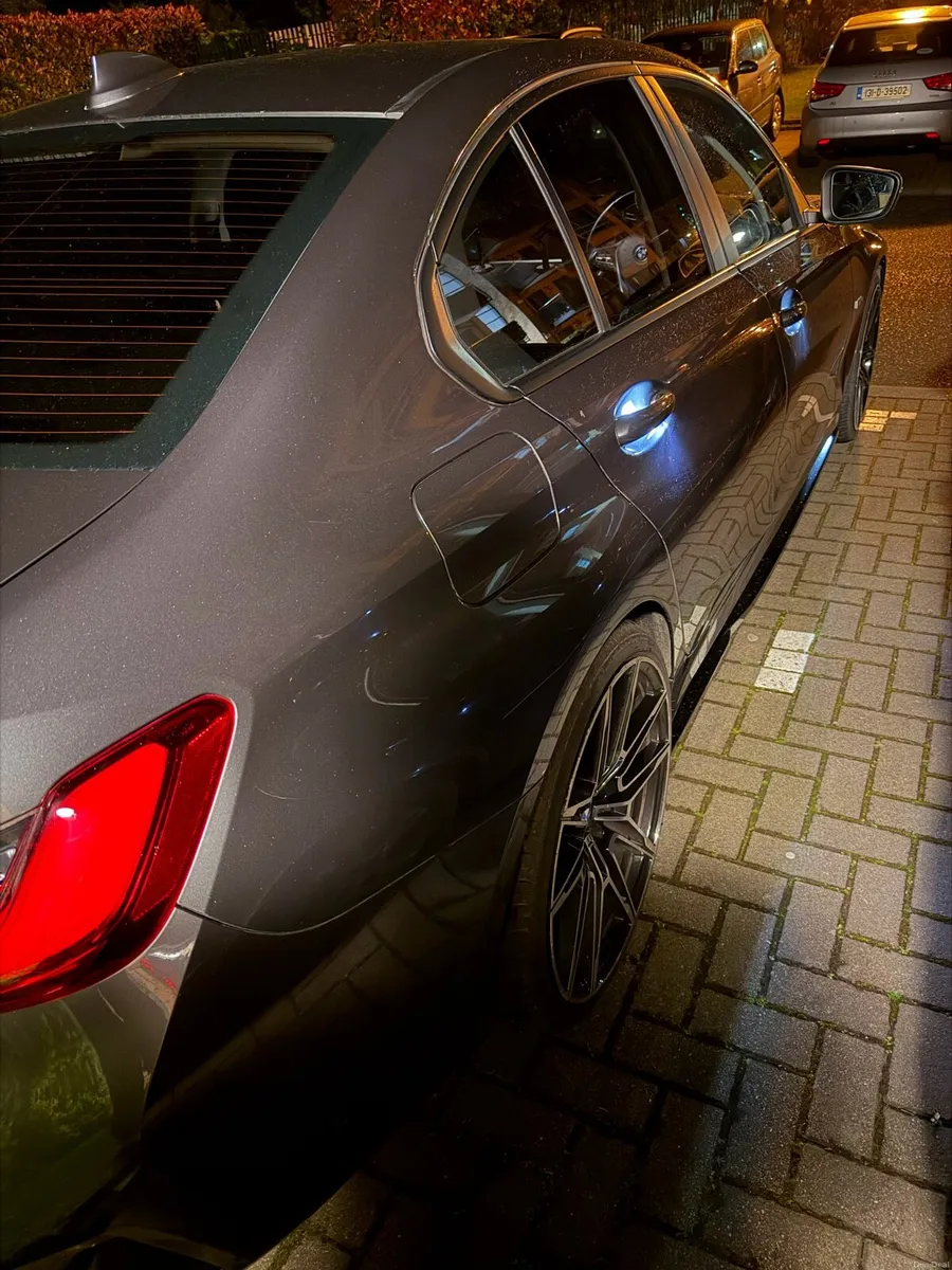 BMW 330e, Auto 20” M Sport Alloys - Image 4