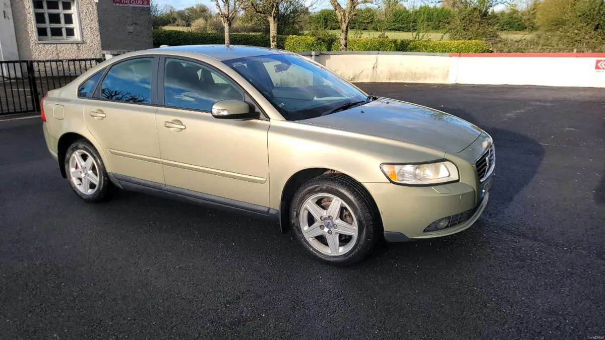 Volvo s40  1.6 petrol - Image 1