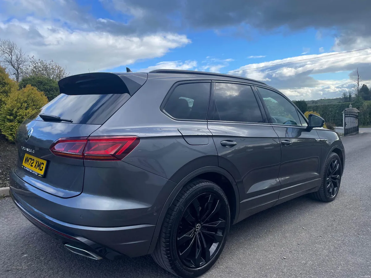 Volkswagen Touareg DIESEL ESTATE - Image 2