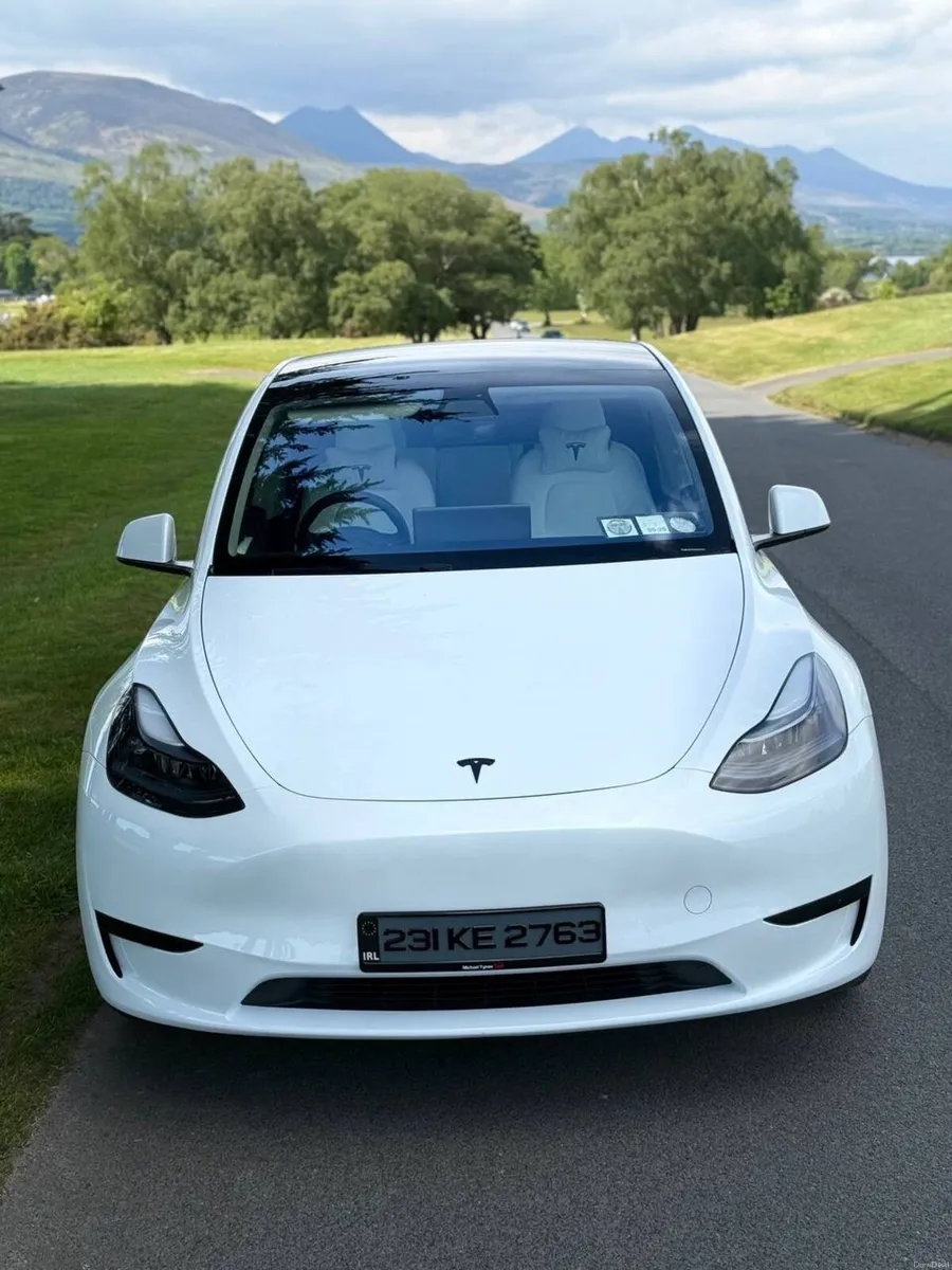 Tesla Model Y 2023 - Image 3