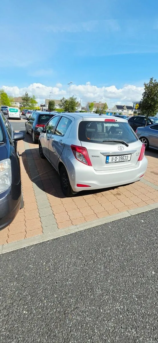 Toyota Yaris 2011 - Image 2