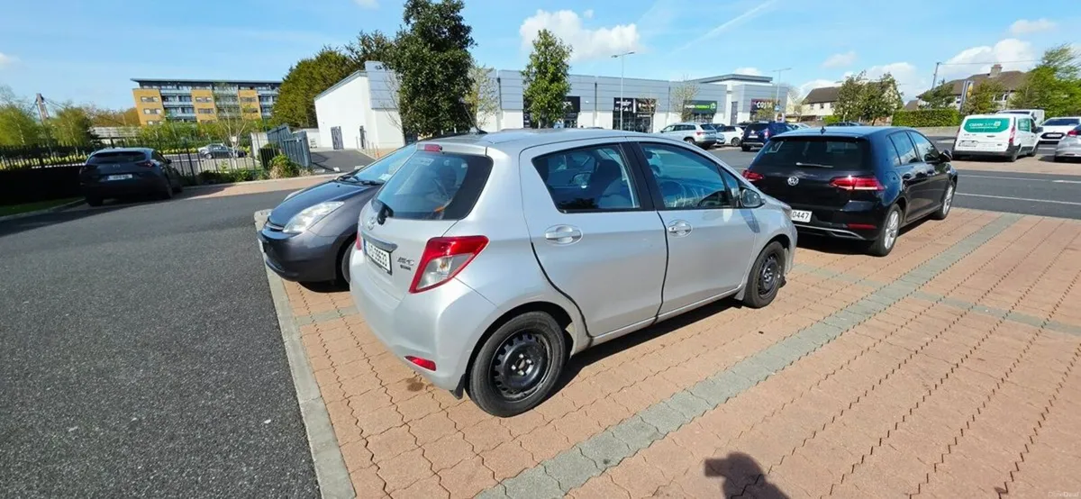 Toyota Yaris 2011 - Image 3