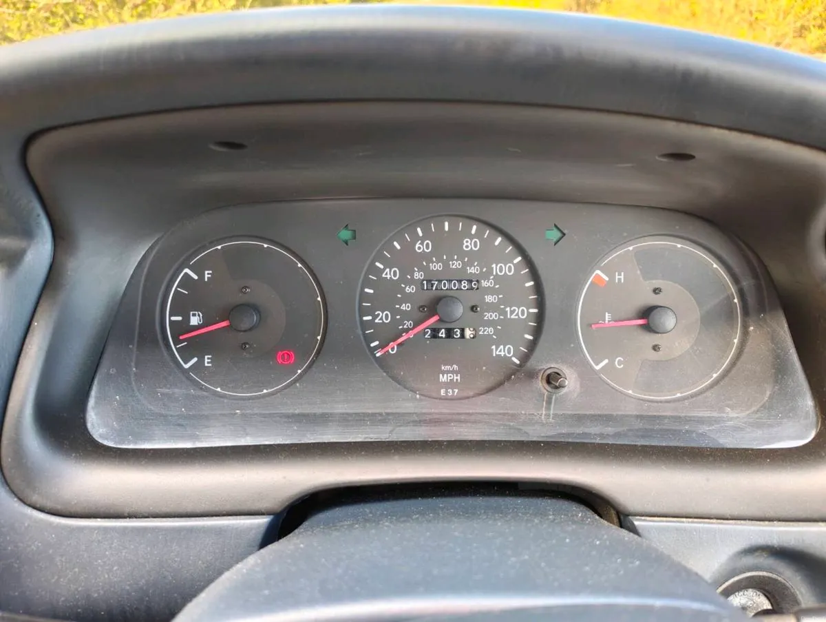 Toyota corolla xli 1.3 petrol fresh test - Image 3