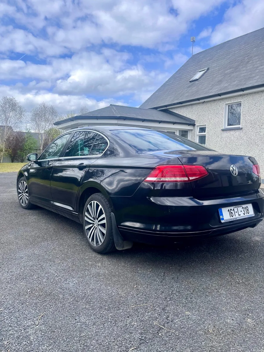 Volkswagen Passat - Image 4