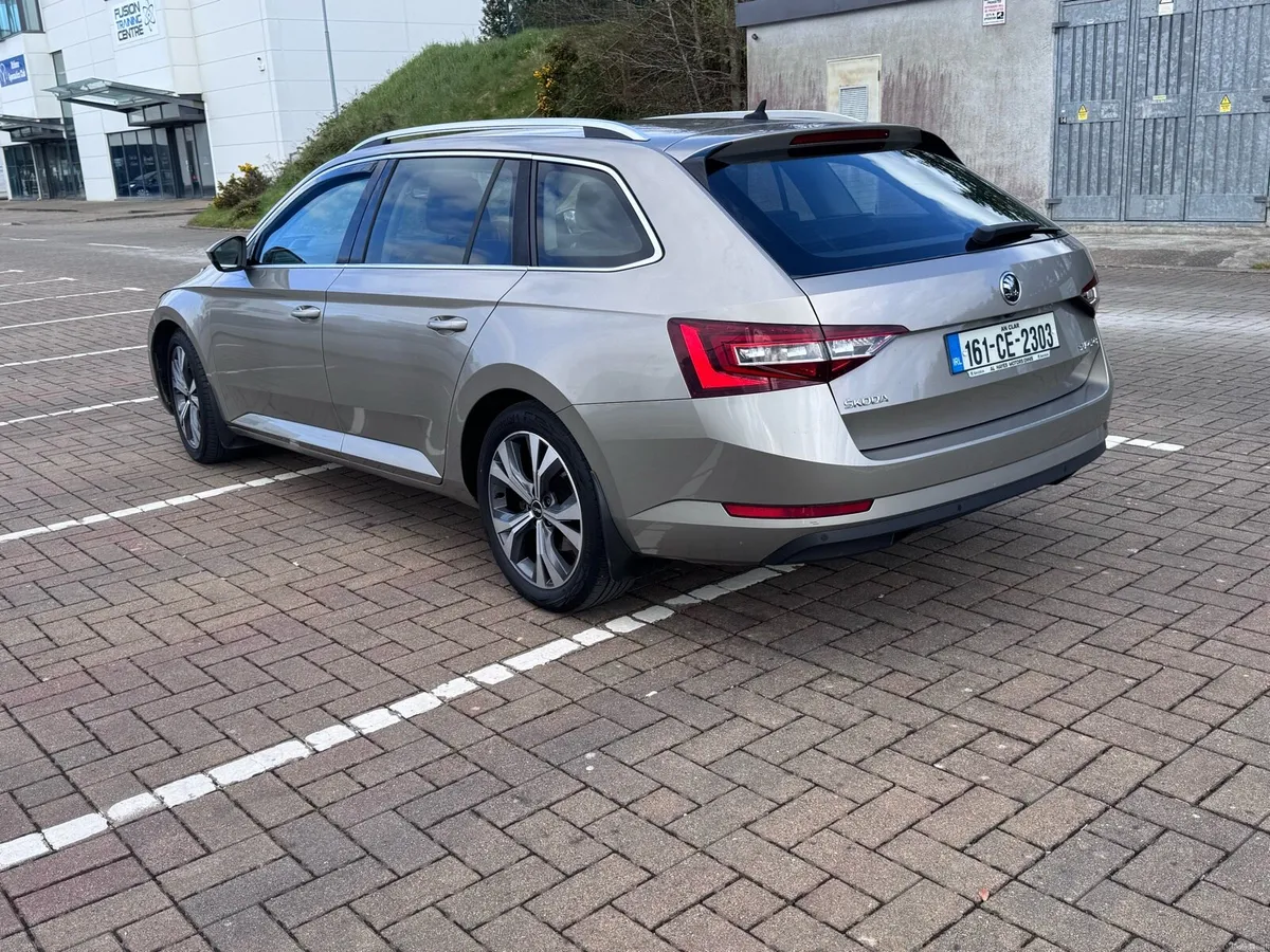 Skoda Superb Estate RARE 190bhp Auto - Image 4