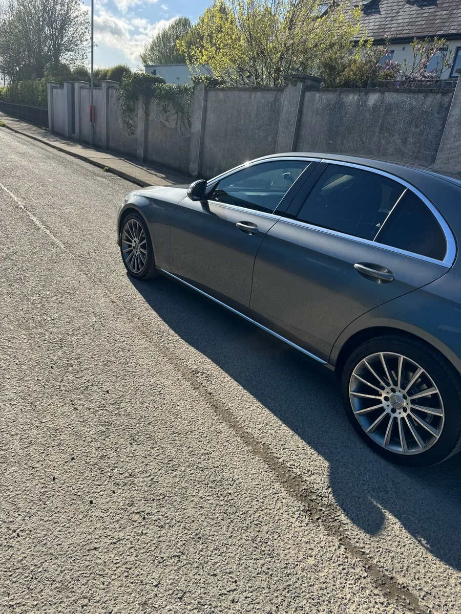 Mercedes Benz E Class - Image 4