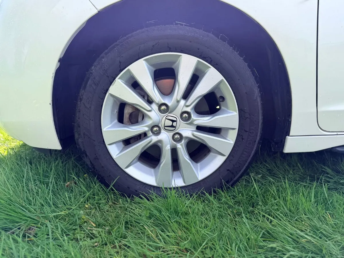 Honda Fit 2015 - Image 2