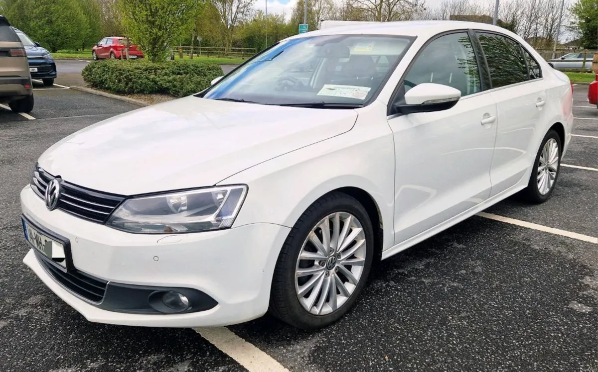 Volkswagen Jetta 2.0 TDI Highline Sport - Image 1