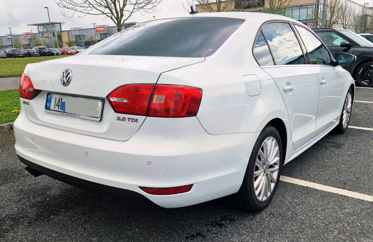 Volkswagen Jetta 2.0 TDI Highline Sport - Image 3
