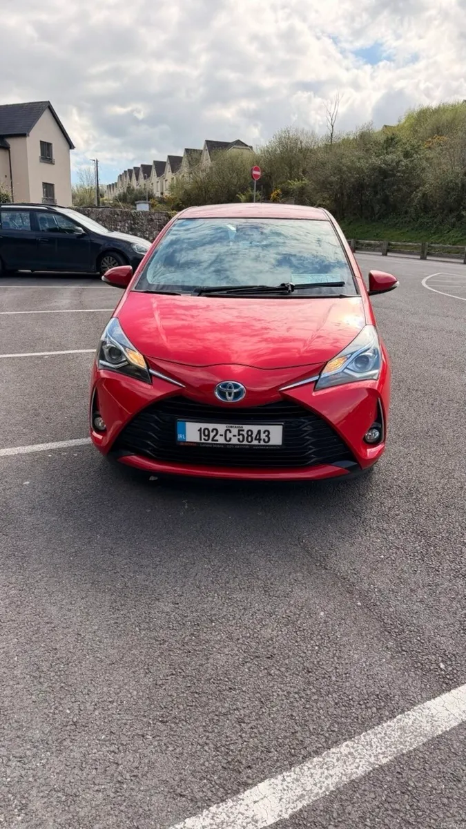 192 Toyota Yaris 1.5 Hybrid, LOW MILES, - Image 3