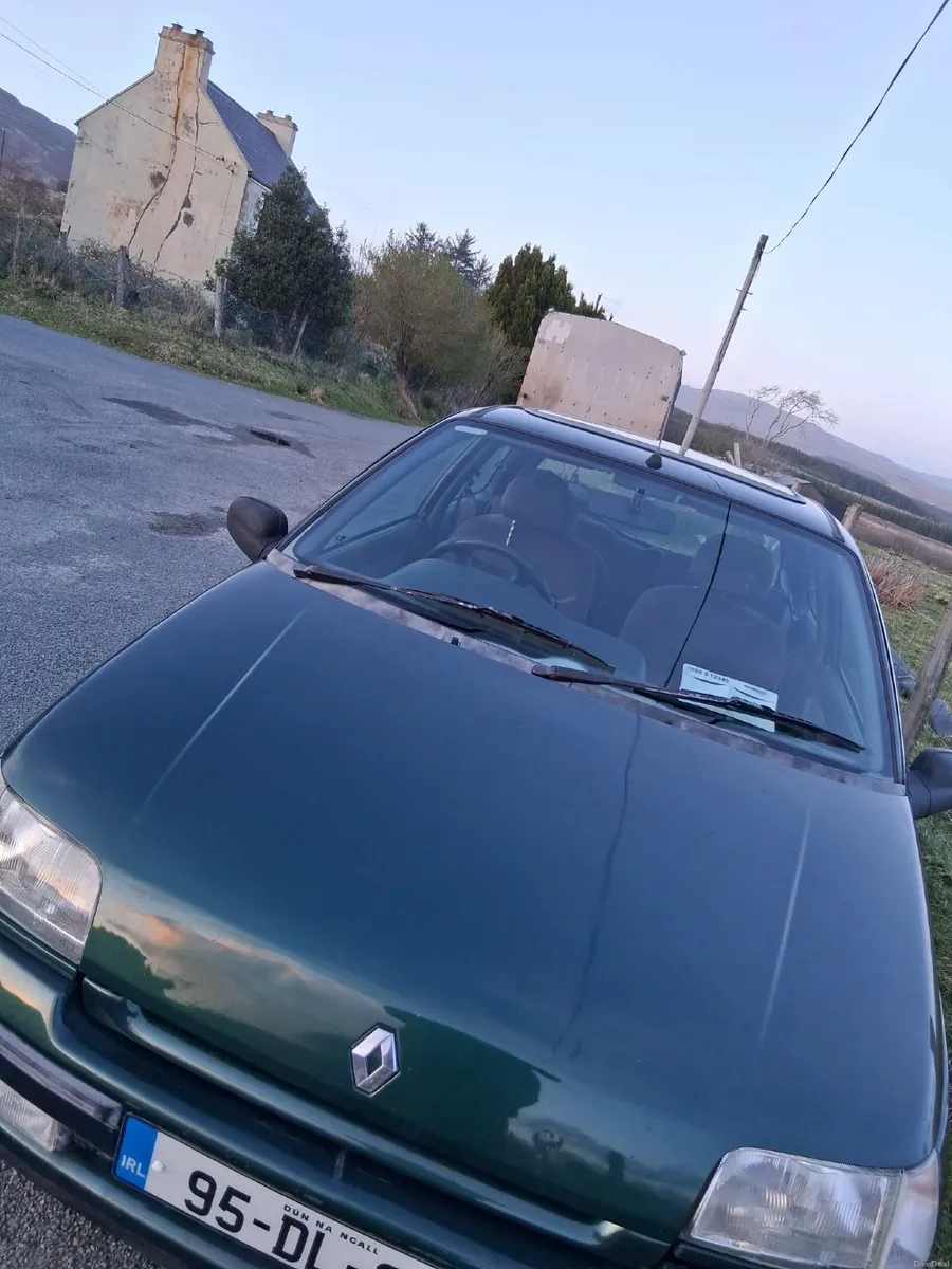 Renault Clio 1995 - Image 1