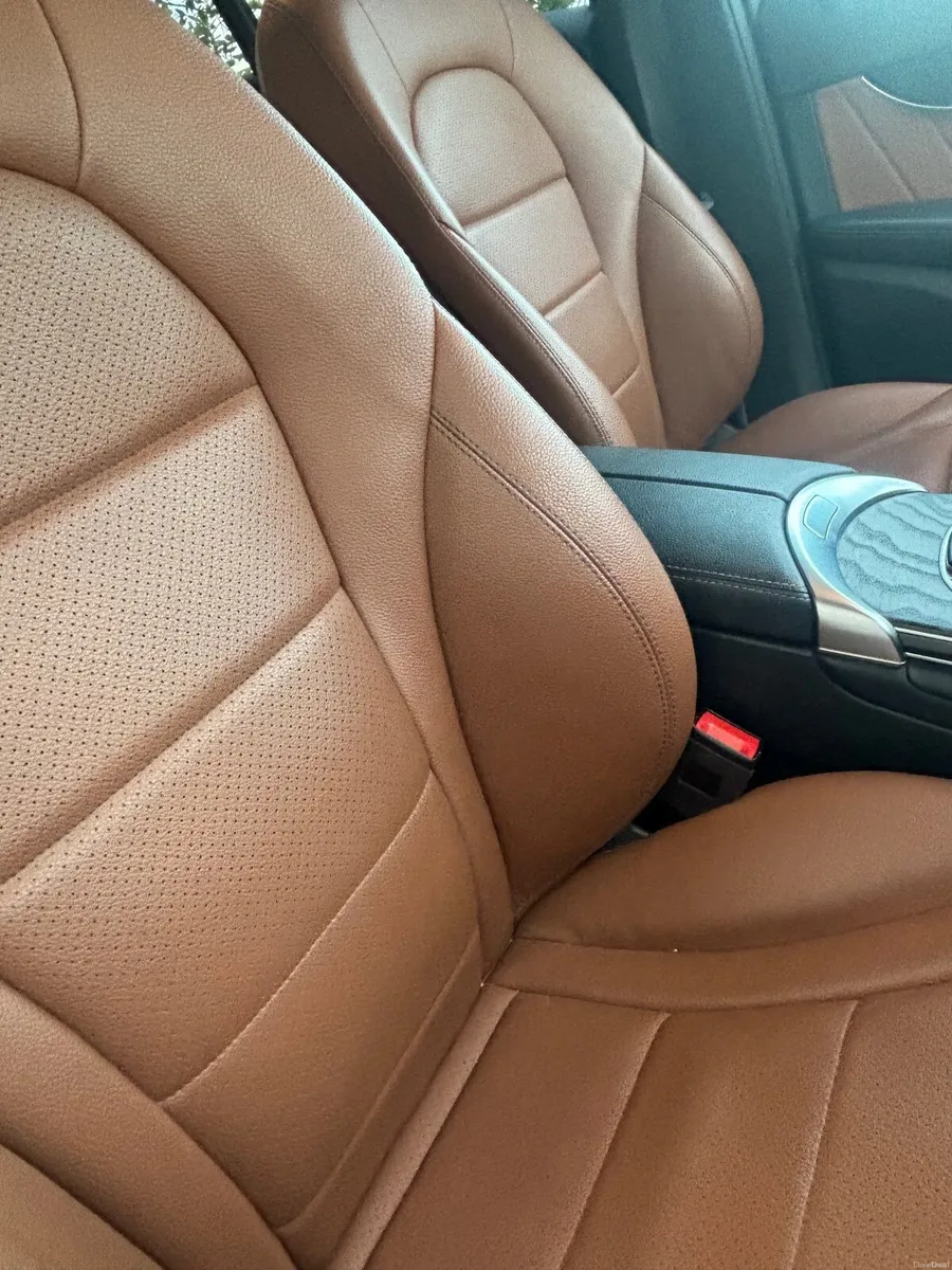 Mercedes-Benz GLC 2021 - Image 4