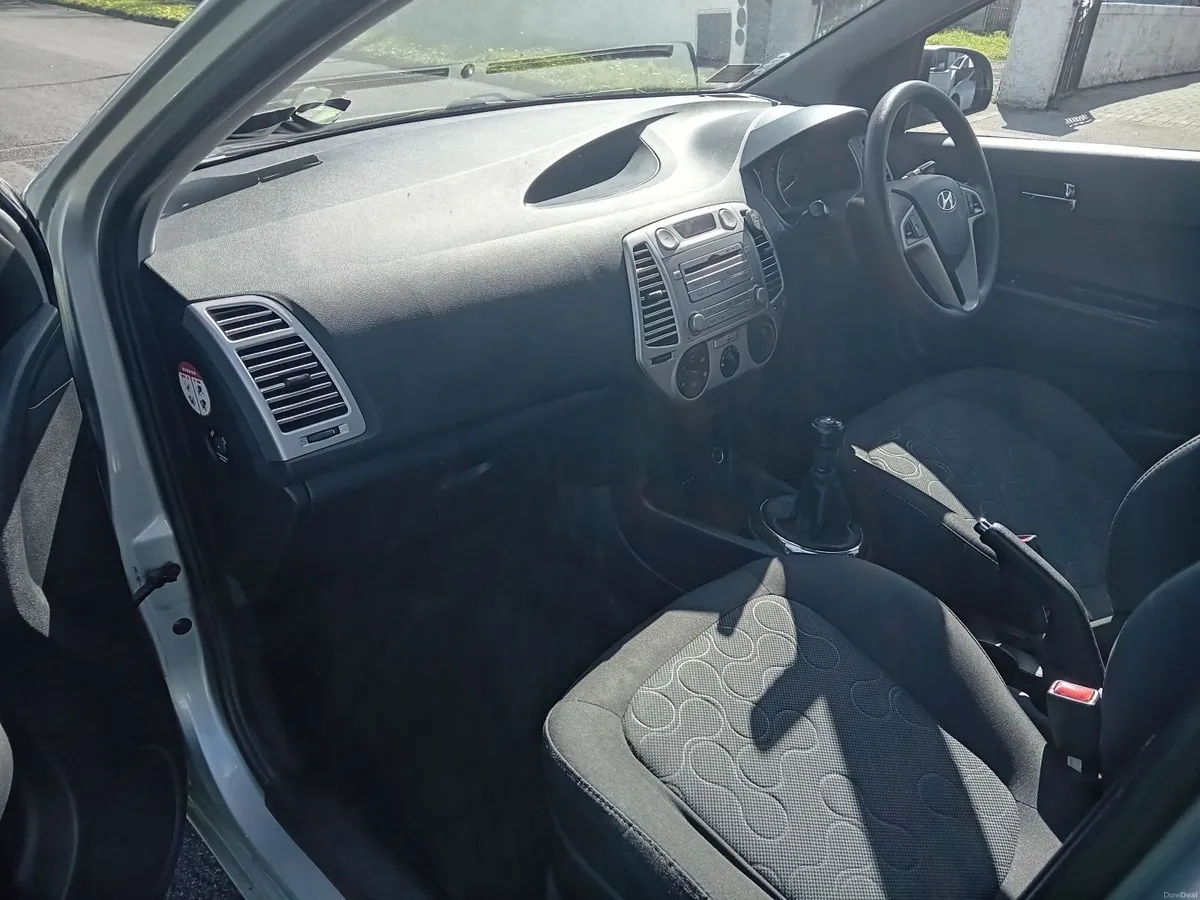 Hyundai i20 2012 - Image 2