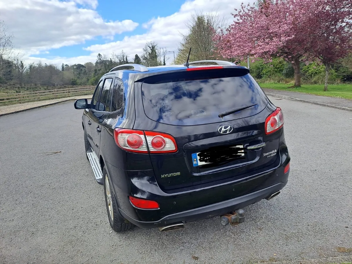 Hyundai Santa Fe 2011 - Image 3