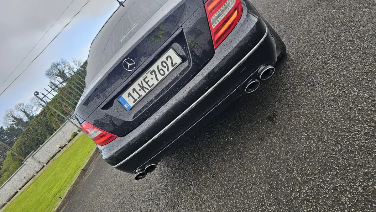 Mercedes-Benz C-Class 2011 - Image 2