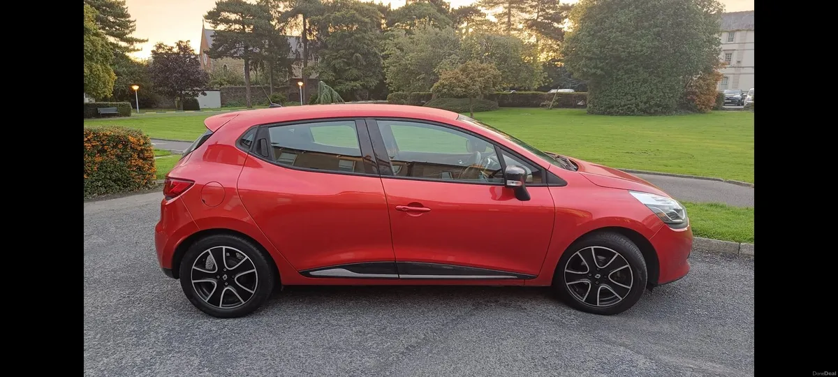 Renault Clio lV 2014 - Very low milage (52,000 km) - Image 2