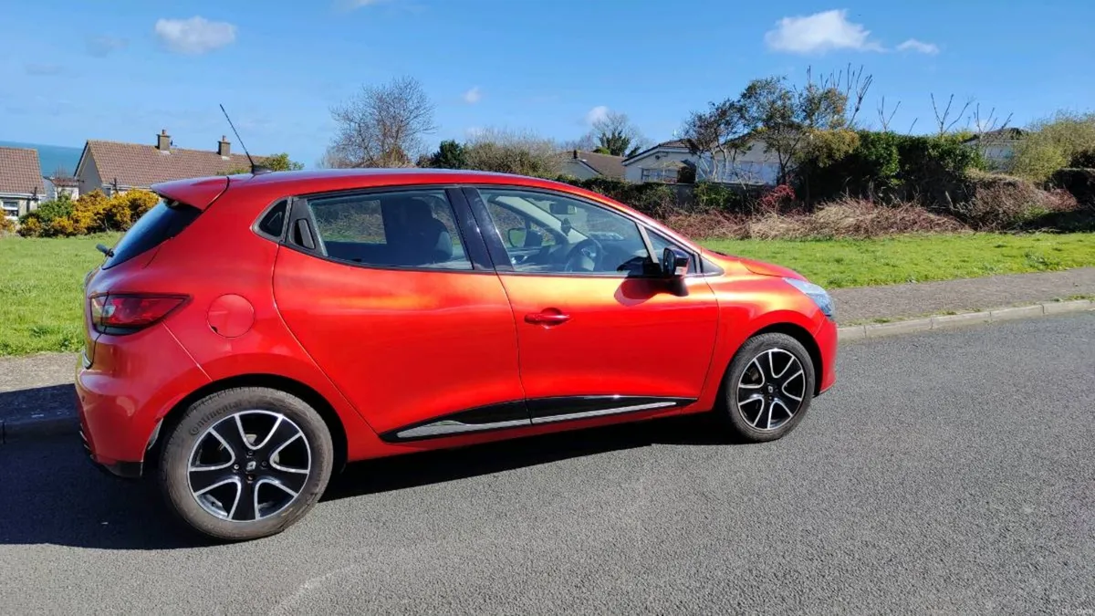 Renault Clio lV 2014 - Very low milage (52,000 km) - Image 4