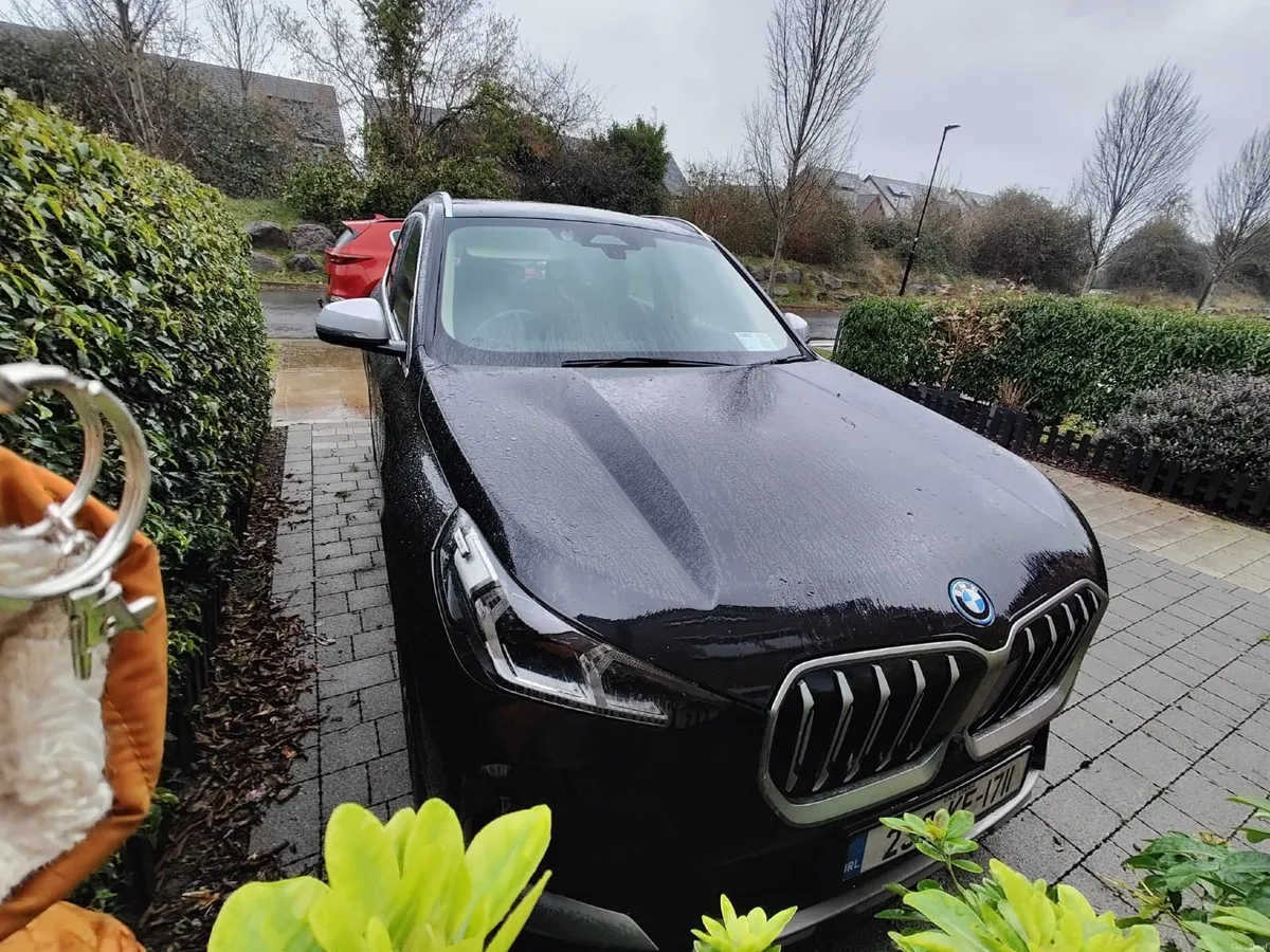 2023 BMW X1 xDrive25e xLine | Plug-in Hybrid - Image 3