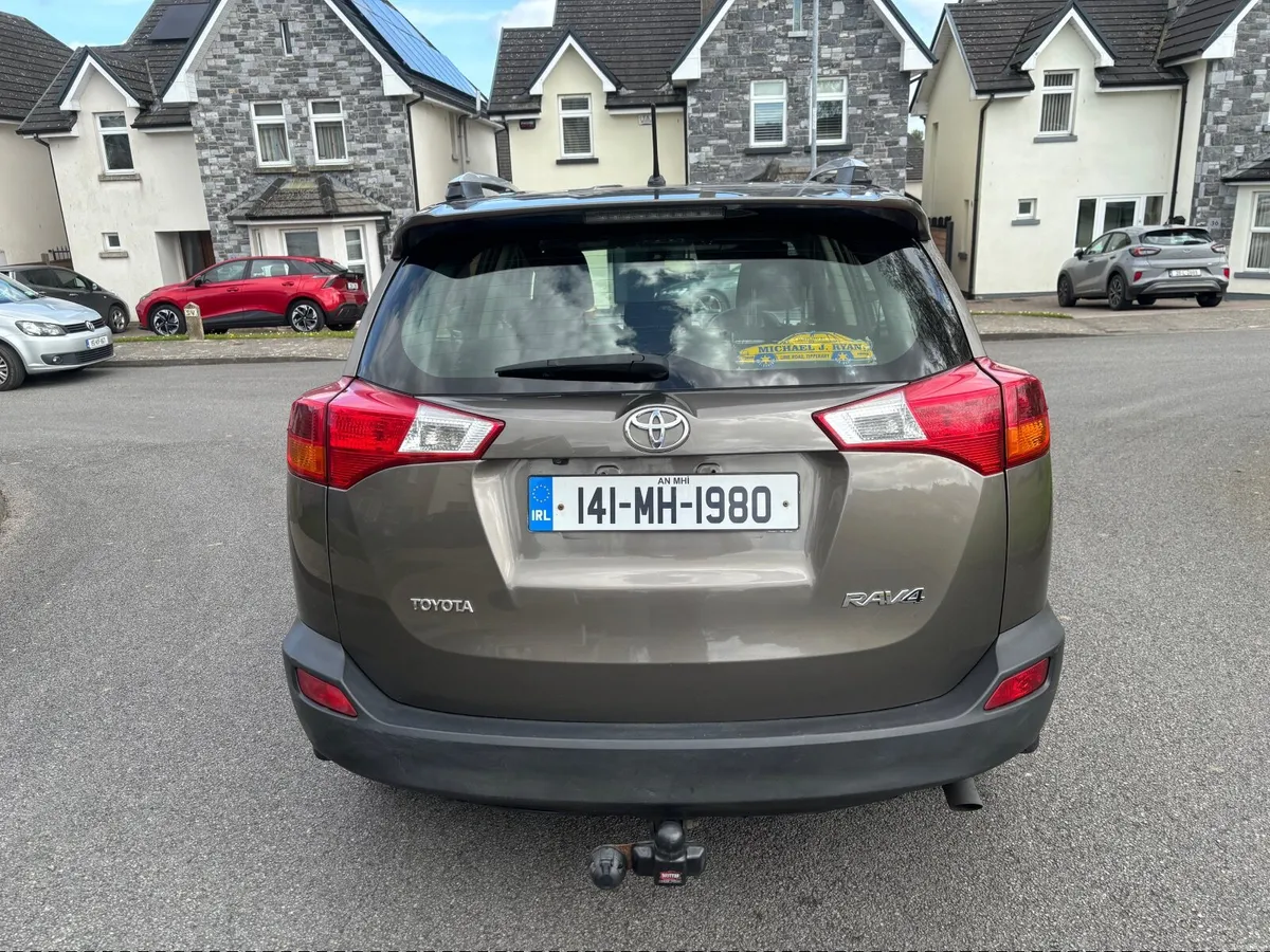 2014 Toyota RAV4 Luna model high spec 2.0 d4d - Image 4