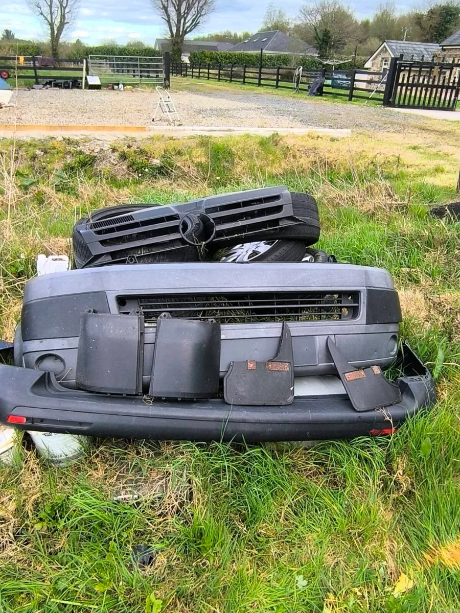 Volkswagen Transporter  2013 parts - Image 1